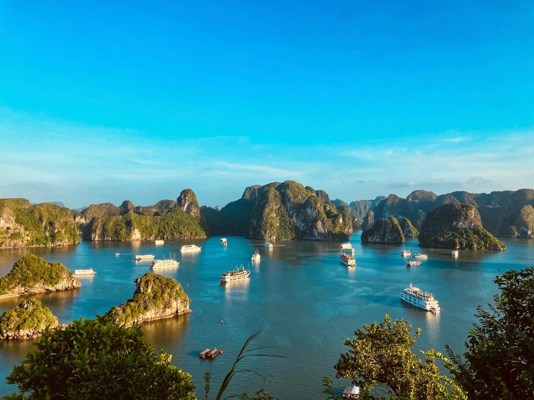 Cruise ships at Halong Bay