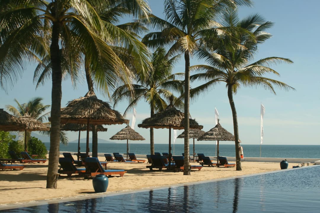 Relax at Sunrise Resort in Hoi An