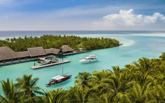Luxury Maldives Island Resort by One&Only Reethi Rah
