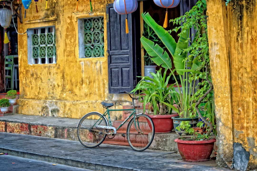 Rusty bike on Hoi An street